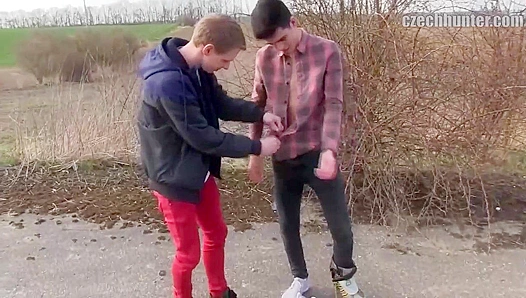 Hot Hung Outdoors: Ripped Twinks Share Thick Cock – XXX Gay Fun 18+