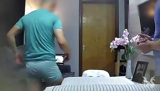 Rookies First Massage Turns into Hot Blowjob for Horny Client – SteamyGaySessions