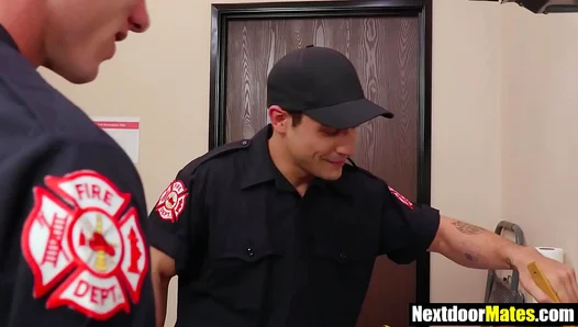 Bareback Passion: Fiery Hookup Between Hung Firefighters – XXXGayTube 18+