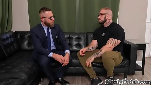 Muscular Tattooed Stud Fucks Client Raw Against Wall – GayPornHub 18+