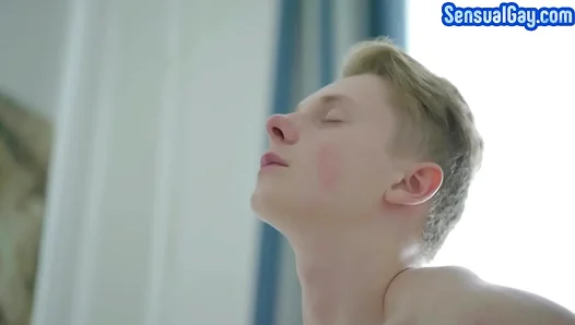 Blonde Stud Pumps Himself Raw: Hot Solo Ride from Tip to Root – 18+
