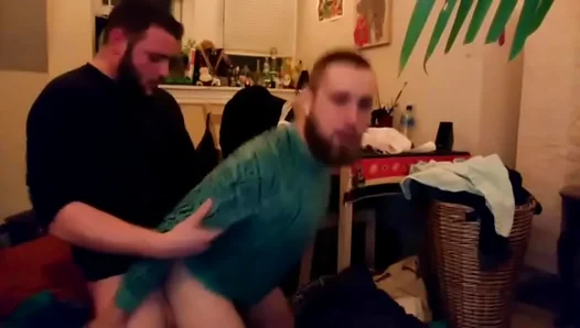 Bearded Stud Devours Thick Cock: Steamy Bareback Encounter – 18+