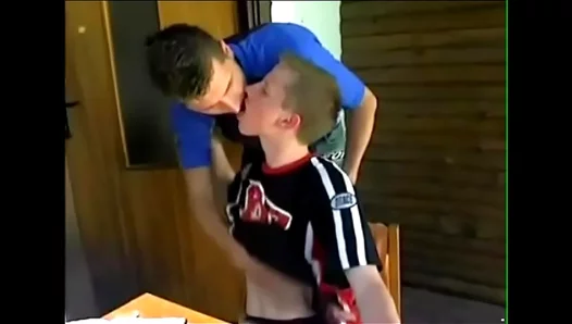 First Time Outdoors: Young Twin Twinks Share a Steaming Blowjob – 18+
