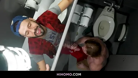 Romeo Kyle Goes Wild in Hot Public Bathroom Glory Hole Action – GayPorn 18+