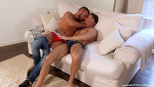 Bareback Heat: Flexxtreme Xavi Goes Wild Under Madrids Burning Sun – GayPrideX 18+