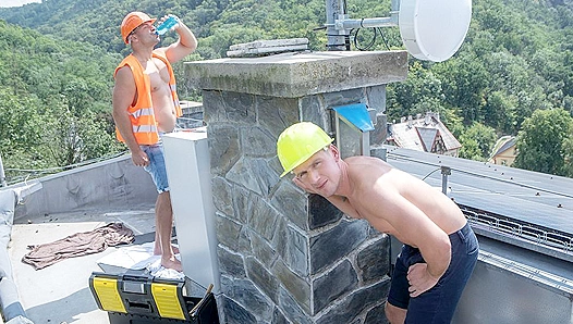 Hard Hats Off for Hot Roof Action: Dee Duncan Go Wild – GayPornHub 18+