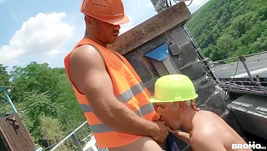 Hard Hats Off for Hot Roof Action: Dee Duncan Go Wild – GayPornHub 18+