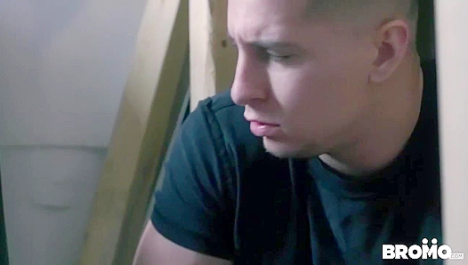 Fit stud Bo Sinn spreads him wide with his thick cock — BromoUSA 18+