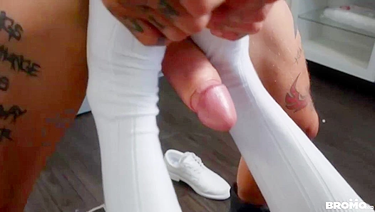 Bo Sinn Dominates Trent King with Raw Power — Suit Meets Muscle Heat – 18+