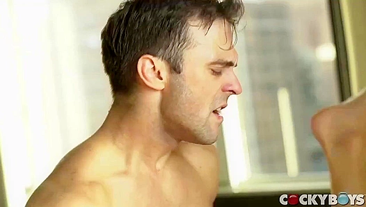 Deep anal ride as Gabriel Clark takes Skyy Knoxs massive muscle load hard—unleashed