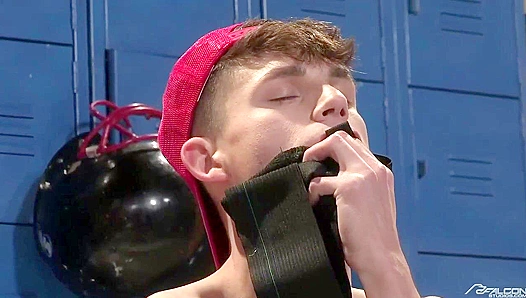 Dillon Diaz Claims Devoted Fan Avery Jones in Hot Gym Encounter – Falcon Studios