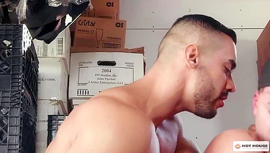Arad Winwin Claims Zander Lane in Hot Dom-sub Bed Scene – GayPornHeat 18+