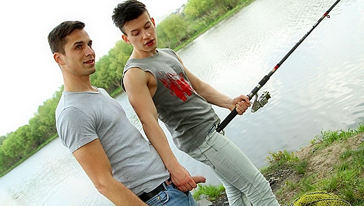 Sun-Drenched Bareback Fun: Hot Twinks Fuck Wild by the Riverside – RiversideTwinks 18+