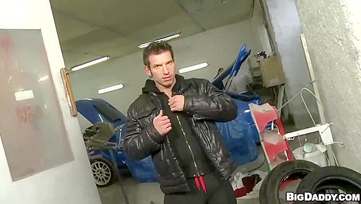 Go Hard Deep: Hot Ass Play Action in the Garage – Marek George x GayXXX 18+