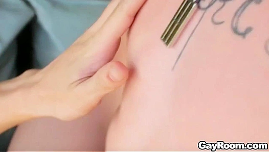 Deepthroat Glory: Tyr Alexanders Thick Rod After Sensual Massage – GayRoom 18+