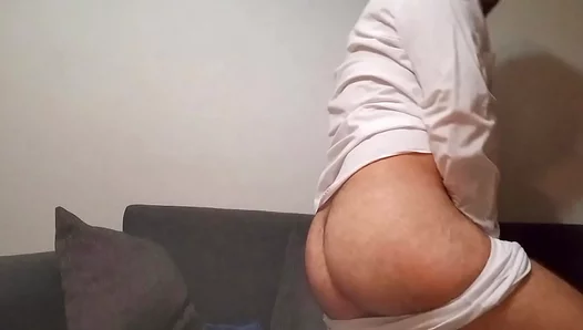 Massive Muscle Hunk Shows Off Huge Ass Hard Cock in Hot Solo Session – 18+