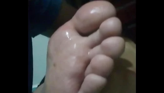 Foot Obsession Ignites Passion: Wet Sole worship Turns Horny – 18+