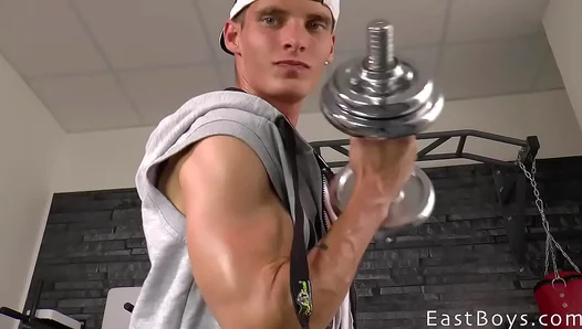 Alexander Dorch Flexes Huge Muscle Body While Masturbating Live – Steamy Cam Show 18+