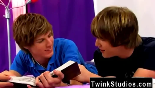 Twink Screams in Pleasure During Rough Bareback Ride – Hot Gay Sex 18+