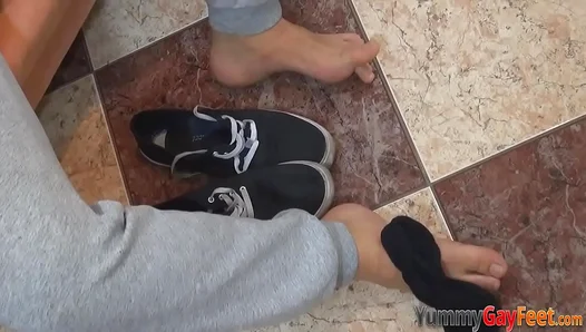 Muscle Stud Devours Feet Jizzes Hard – Hot Solo Foot Fixation Action