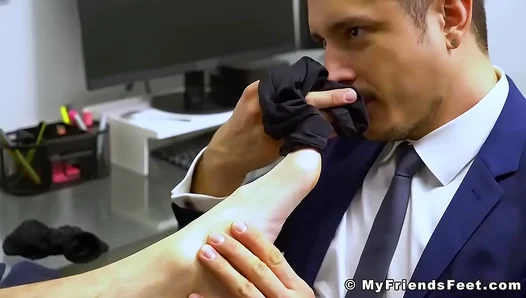 Skyy Knox Shows Off as Suited Guy Worships Licks His Sexy Feet – Hot Fetish 18+