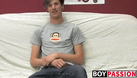 Dannys Hot Solo Session: Naughtiest Couch Jerk Off Fantasy – GayVideoHub 18+