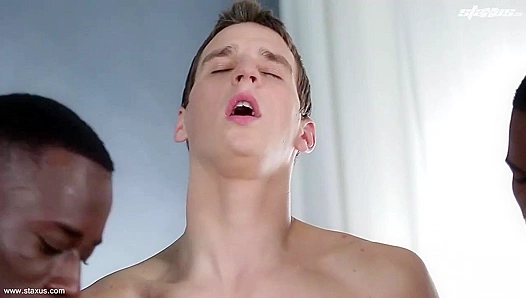 Alejandro Benjamin Joins Steamy 4-Some Blowjob Orgy – Gay XXX