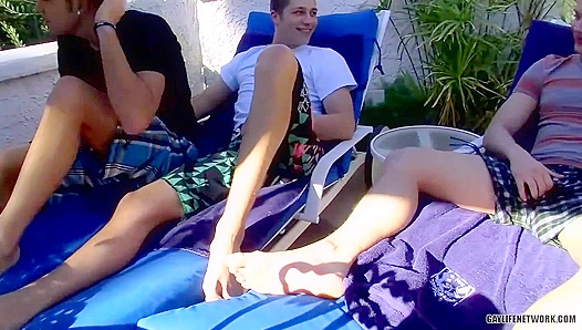 Wes Micah Goes Wild Under the Sun for Steamy Outdoor Action – LollipopTwinks