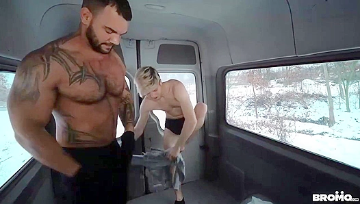 Rough Parked Car Fuck Session – Steamy Gay Sex Under the Stars – BromoUSA 18+