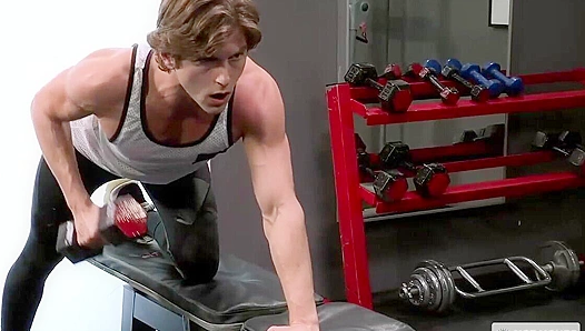 Logan Cross Swallows Austin Averys Thick Load Post-Workout – Steamy Gay Scene
