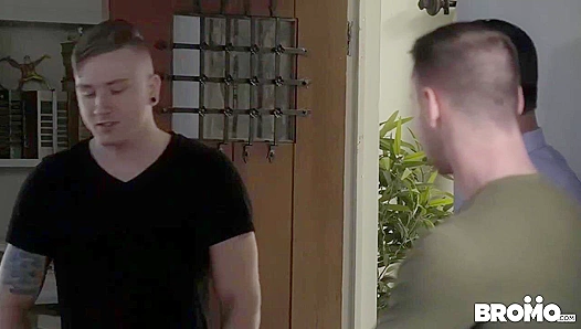 Brandon Evans Takes It Raw: Bareback Action Gets Intense – GayPornRide