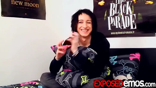 Tattooed Emo Guy Jerks Off with Big Plug — Intense Solo Release – NaughtyJake 18+