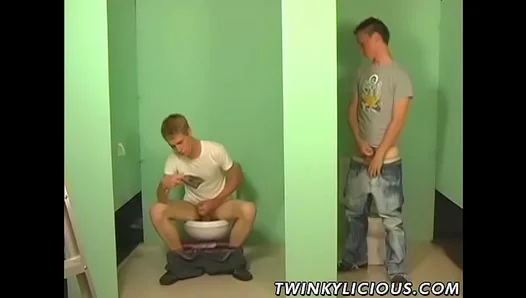 Submissive Twink Begs for Glory Hole Blowjob After Self-Tearse – GayPornHub 18+