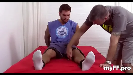 Muscle Hunk Sucks Toes Jerks Off in Steaming Solo Session – NaughtyFetishGay 18+