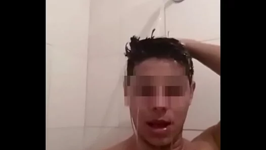 Steamy Shower Confession Ignites Hot Amateur Gay Action – 18+