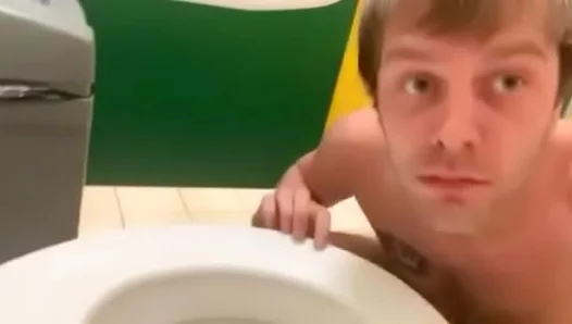 Dominance Unleashed: Steamy Bareback Encounter in a Public Stall – GayXXX 18+