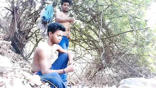 Wild Passion Unleashed: Steamy Gay Encounter Under the Jungle Sun – XXXOutdoors 18+