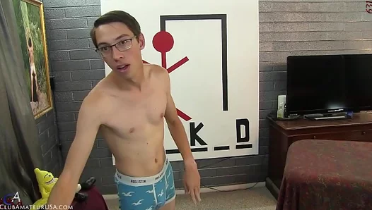 Grahams Tight Ass Takes It All: Stretching Wide for Ultimate Pleasure – GayPornX 18+