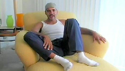 Julians Burning Desire: Over-30 Stud JERKS OFF Hard – PureGayX 18+