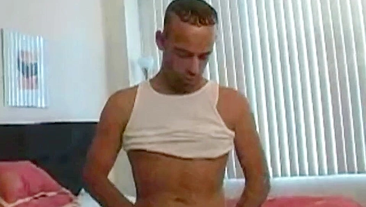 Hot Over-30 Stud Takes On Himself in Intense Solo Workout – SteamyGayScene