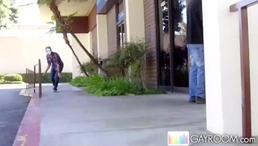 Stranger Behind Mask Ignites Steamy Naked Encounter – GayRoom 18+