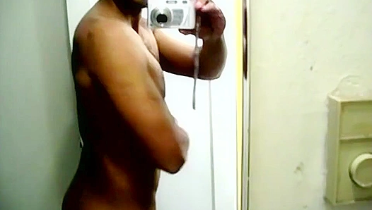 Malcolms Bulging Fantasy: Hung Gym Stud Feeds His Thirst for Raw Muscle – BuffyGuyFantasy
