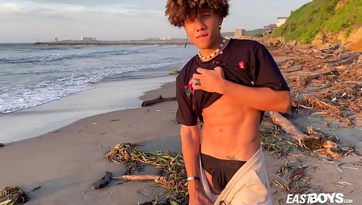 Colombian Hunk Shows Off Ripped Physique Then Unleashes Huge Cock – FreshMeat 18+