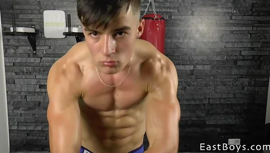 Kent Mills Shows Off Chiseled Body in Steamy Gay Audition Scene – Hardbodies 18+
