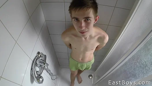 Curious Straight Teen Gives In During Hot Blowjob Casting – 18+
