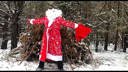 Santas Steamy Secret: Huge Cock Solo in Frozen Russian Wilderness – XXX