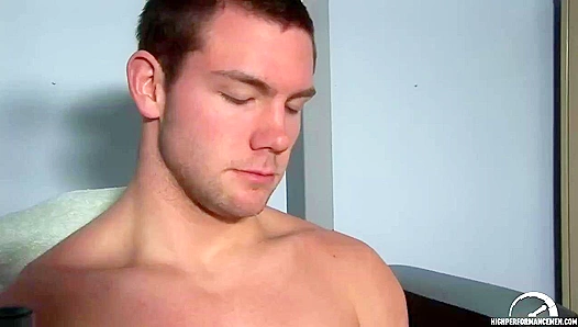 Sweat-Slicked Hunk Shows Off Chiseled Physique in Steamy Locker Room – HotMuscle 18+