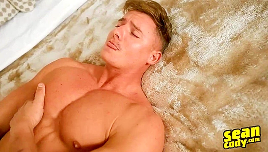 Blonde Vision Max Masters Himself in Steamy Solo Session – SeanCody