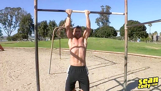 Massive Muscle Stud Jacks Off His Hard, Thick Rod Live – Sean Cody