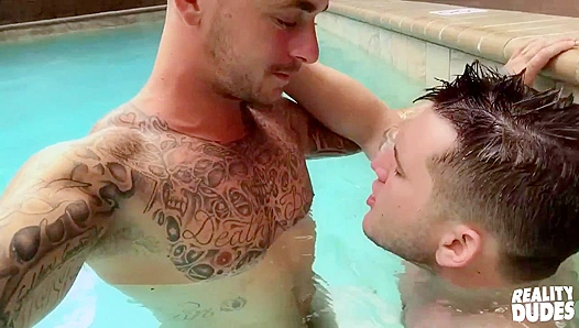 Steamy Hot Tub Hookup: Allen Lucas Get Wet With Brian – RealityDudes